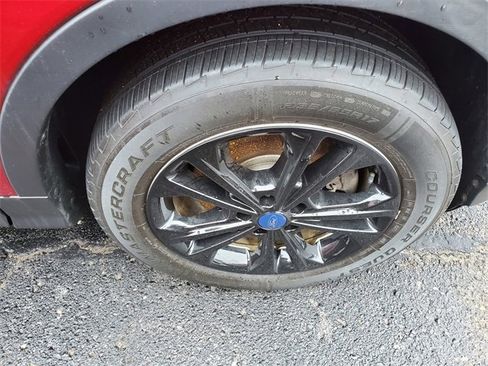 Used 2017 Ford Escape SE w/ Equipment Group 201A image 6