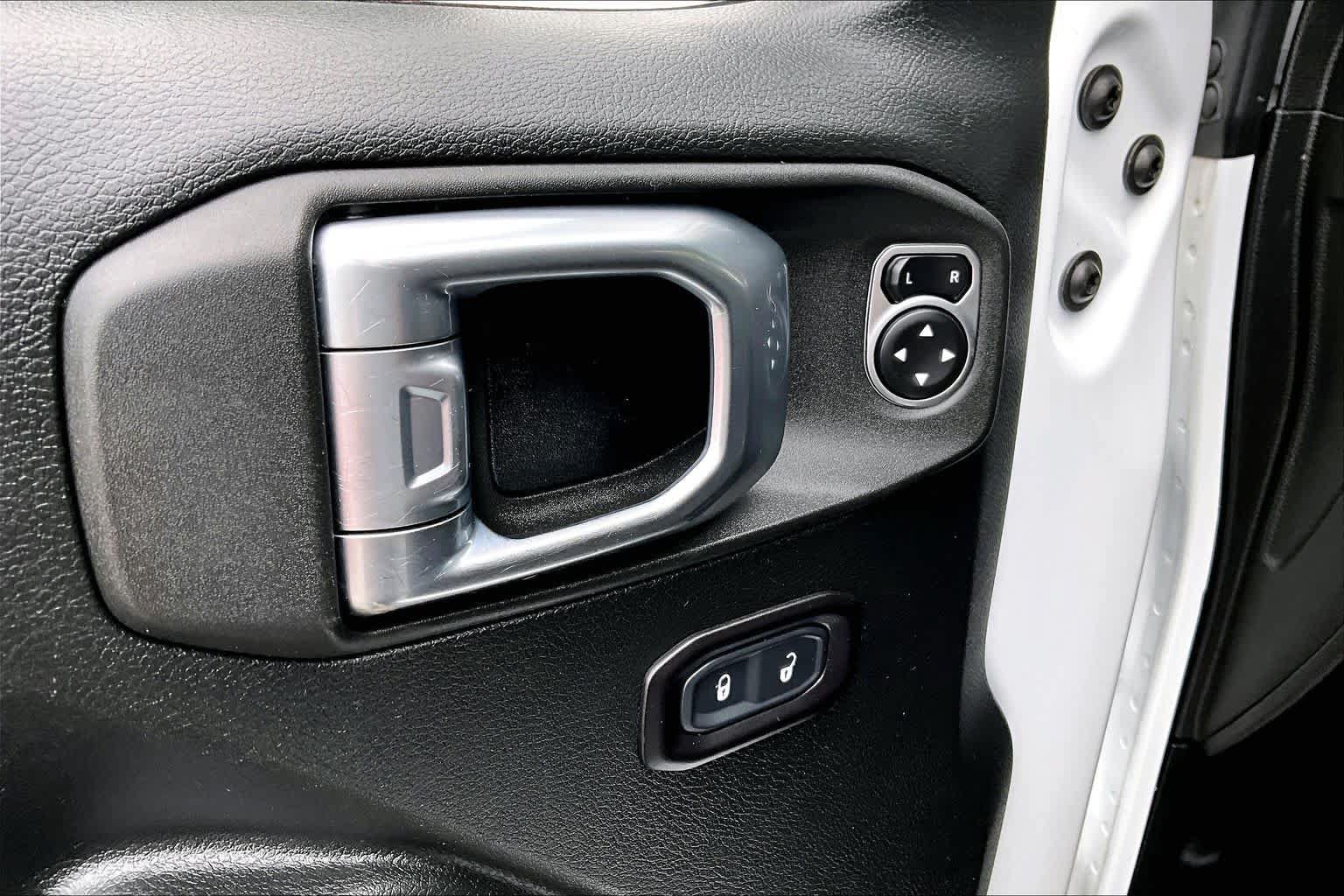 Used 2020 Jeep Wrangler Unlimited Rubicon AWD/4WD image 31