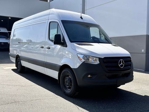 New 2025 Mercedes-Benz Sprinter 2500 image 2