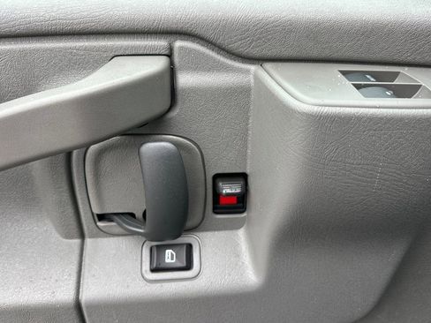 New 2025 GMC Savana 3500 w/ Power Convenience Package RWD image 9