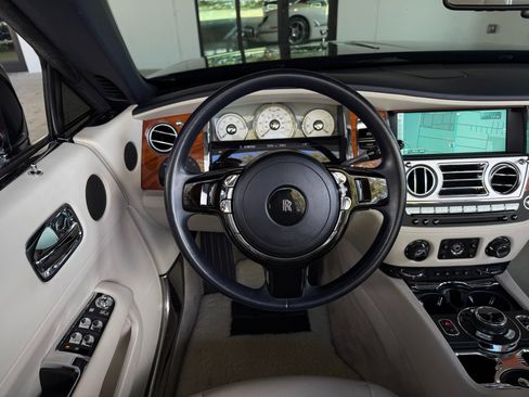 Used 2016 Rolls-Royce Dawn image 39