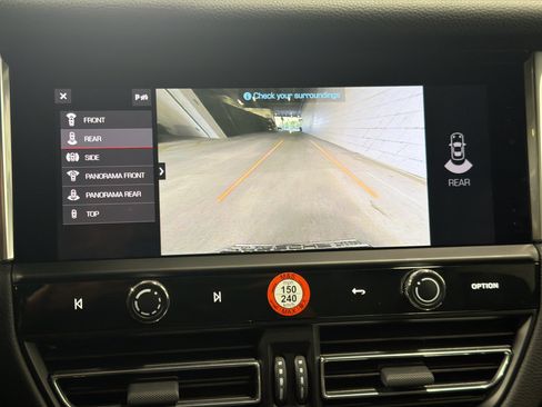 Certified 2026 Porsche Macan AWD/4WD image 31