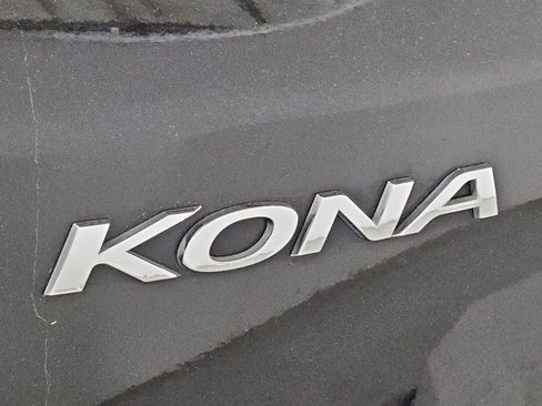 Used 2021 Hyundai Kona Limited w/ Cargo Package FWD image 12