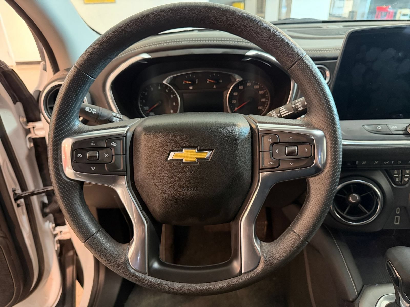 Used 2025 Chevrolet Blazer LT FWD image 27