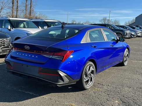 Used 2025 Hyundai Elantra SEL image 8
