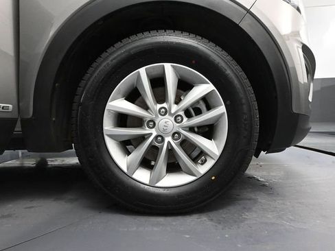 Used 2016 Kia Sorento LX image 14