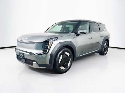 Used 2024 Kia EV9 Light RWD image 3