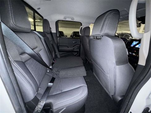 Used 2024 Nissan Frontier SV w/ SV Convenience Package image 16