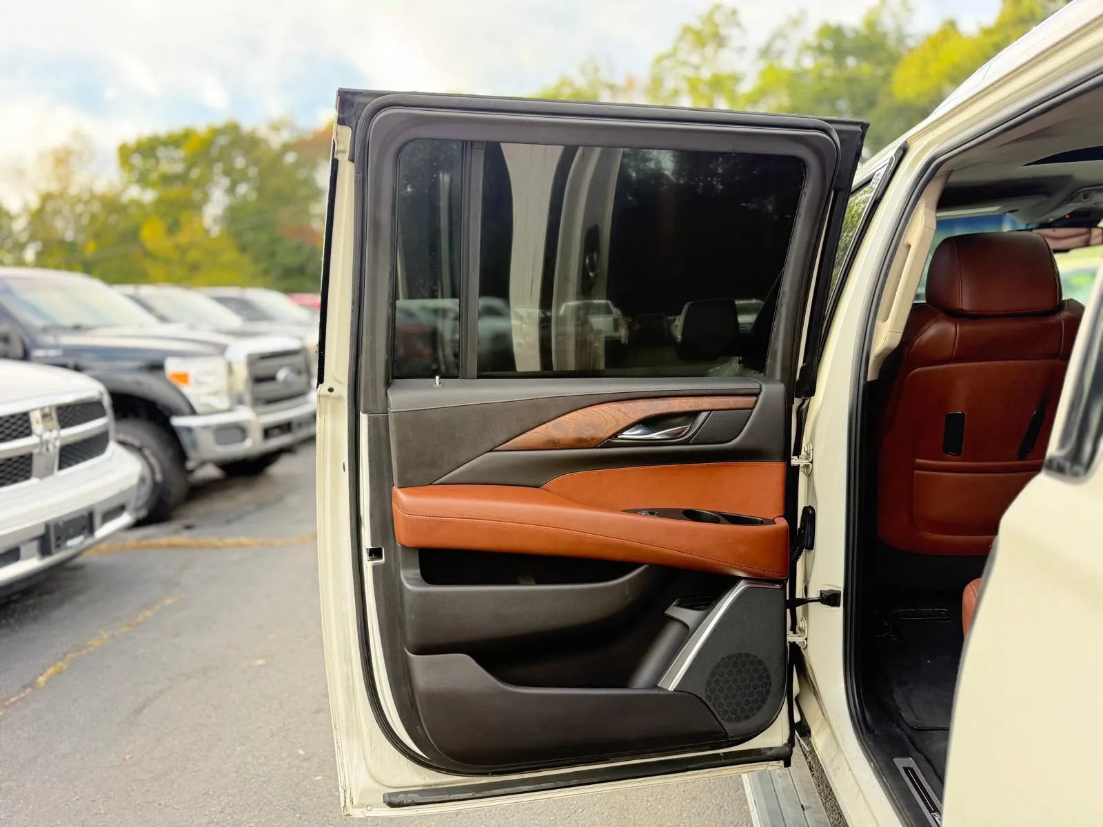 Used 2015 Cadillac Escalade ESV Premium AWD/4WD image 27