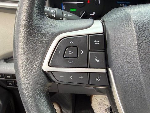 Used 2024 Toyota Sienna XLE image 18