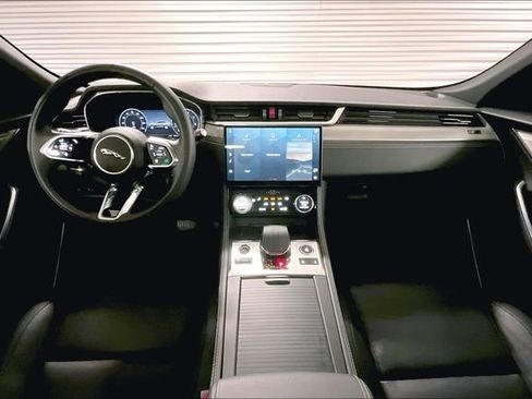 Certified 2024 Jaguar F-PACE R-Dynamic S image 18