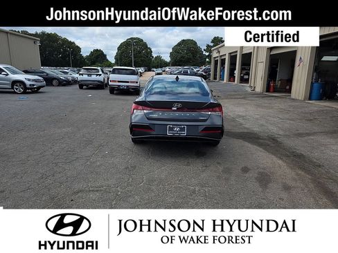 Used 2025 Hyundai Elantra Limited FWD image 14