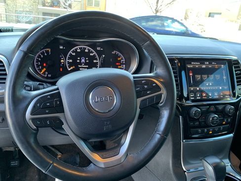 Used 2019 Jeep Grand Cherokee Altitude image 4