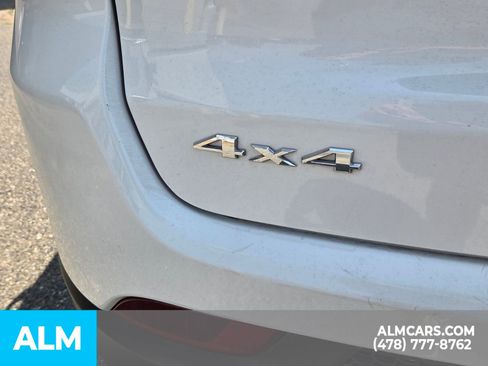 Used 2025 Jeep Compass Latitude AWD/4WD image 17