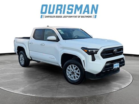 Used 2025 Toyota Tacoma Limited image 1