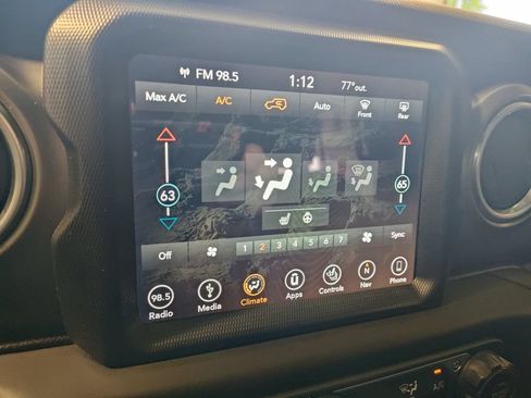 Used 2018 Jeep Wrangler Unlimited Rubicon w/ Dual Top Group AWD/4WD image 23