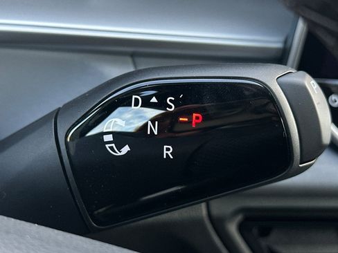 New 2026 Volkswagen Tiguan SE R-Line FWD image 19