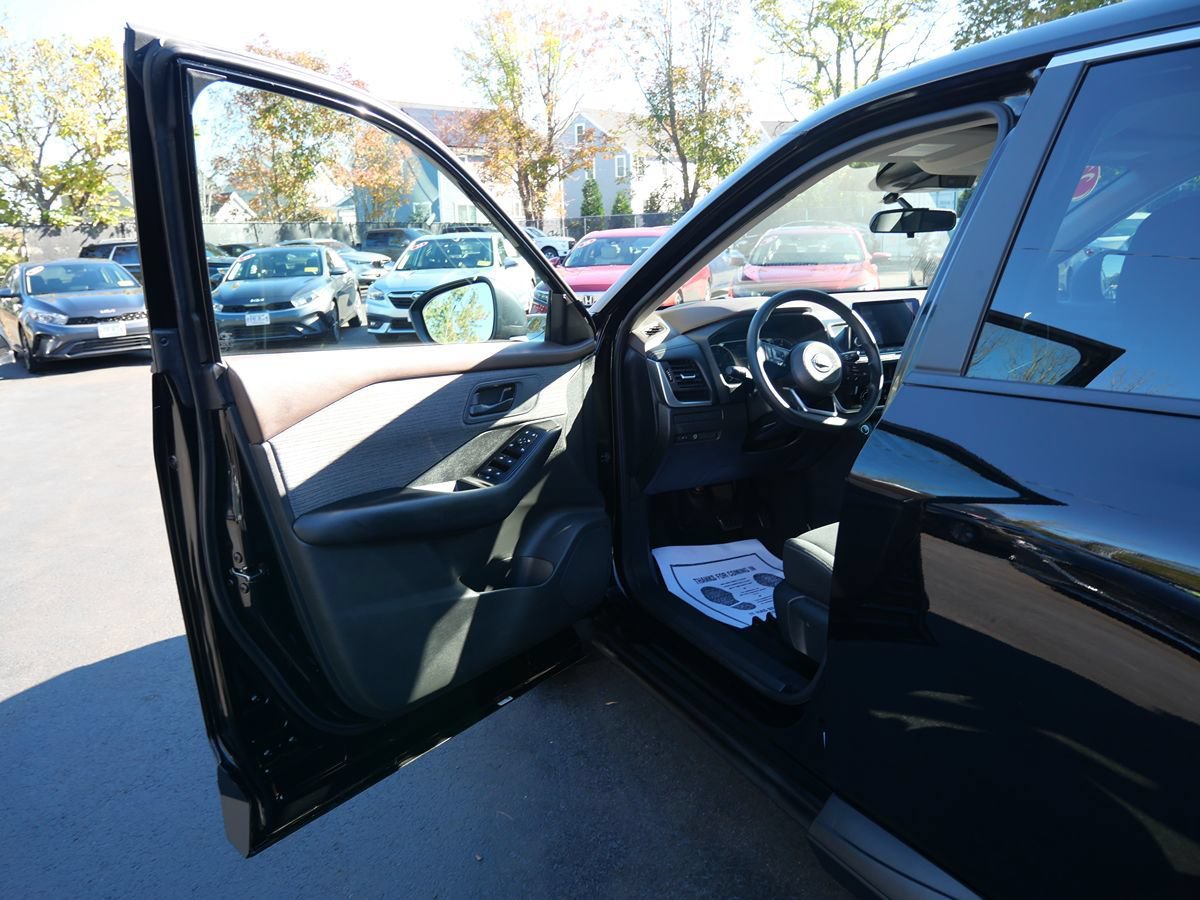 Used 2023 Nissan Rogue S AWD/4WD image 15