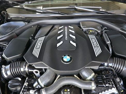 Used 2023 BMW M550i xDrive w/ Executive Package image 28