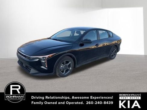 Certified 2025 Kia K4 LXS image 1