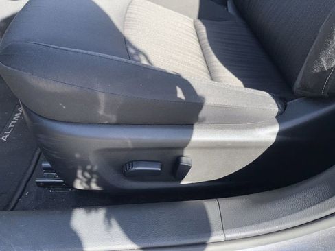 Used 2025 Nissan Altima 2.5 SV image 10