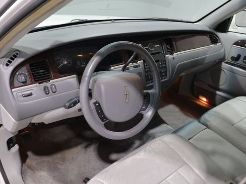 Used 2006 Lincoln Town Car Signature RWD image 14
