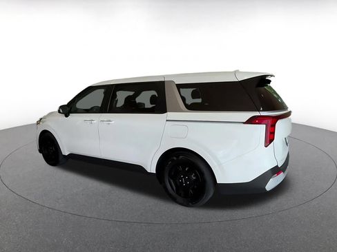 Used 2026 Kia Carnival FWD image 10