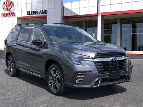 Used 2025 Subaru Ascent Touring AWD/4WD image 2