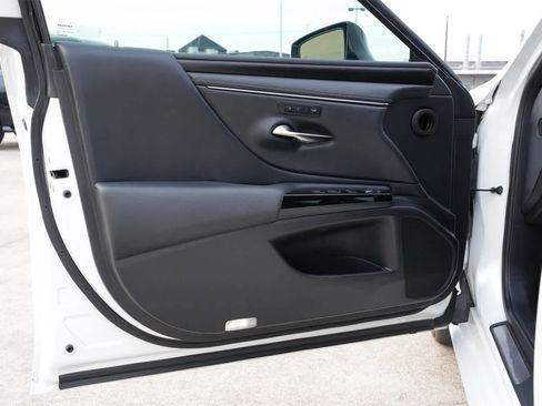 Used 2022 Lexus ES 300h w/ Premium Package image 18