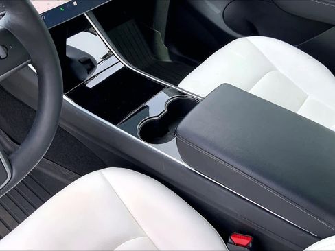 Used 2021 Tesla Model Y Long Range image 15