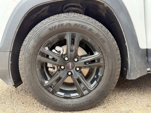 Used 2024 GMC Terrain AT4 w/ LPO, Floor Liner Package AWD/4WD image 15