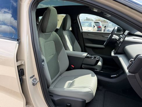 New 2026 Volvo EX30 Plus w/ Protection Package Premier image 8