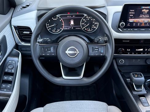 Used 2023 Nissan Rogue SV FWD image 15