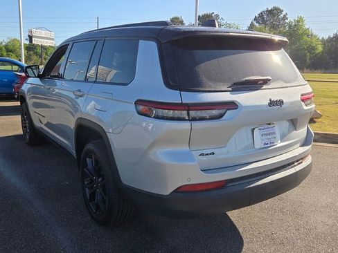 Used 2025 Jeep Grand Cherokee L Limited image 11