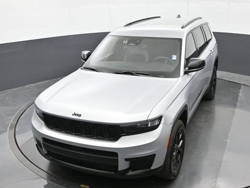 Used 2024 Jeep Grand Cherokee L Laredo AWD/4WD image 43