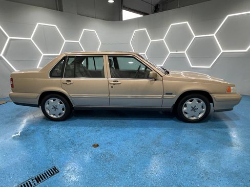 Used 1996 Volvo 960 Sedan RWD image 2