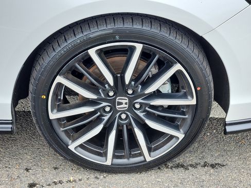 Used 2023 Honda Accord Touring image 8
