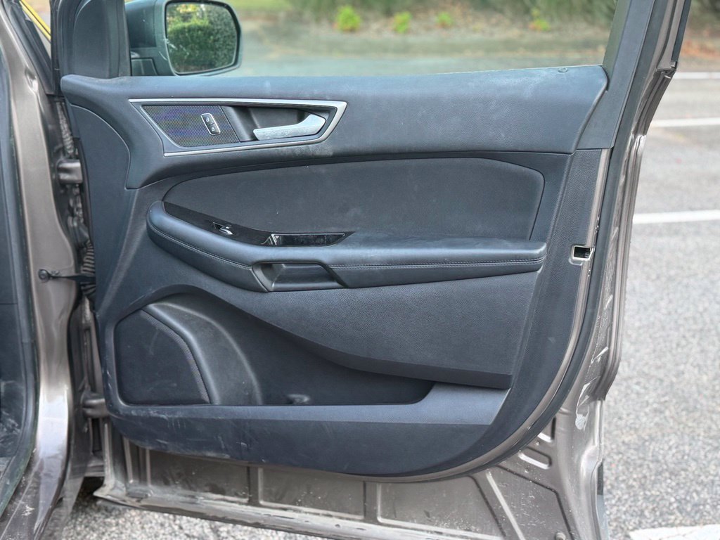 Used 2019 Ford Edge SEL FWD image 14