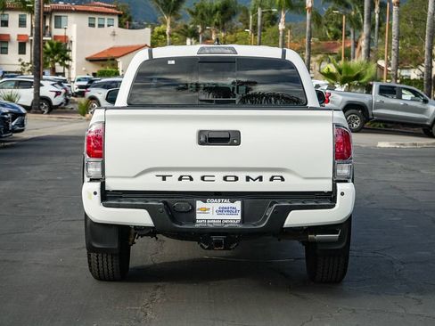 Used 2021 Toyota Tacoma TRD Off-Road w/ Technology Package AWD/4WD image 5