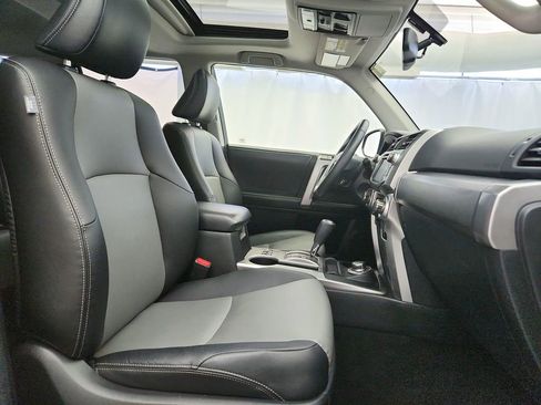 Used 2016 Toyota 4Runner SR5 Premium w/ Four Season Floor Mat Package image 30