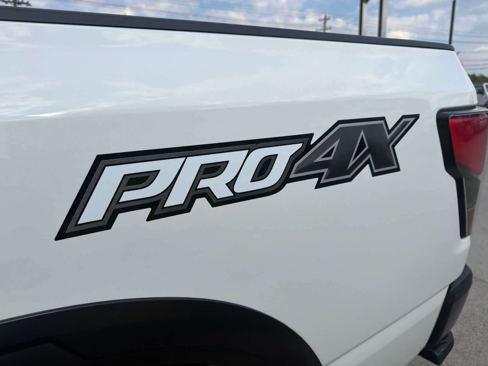 Used 2021 Nissan Titan PRO-4X w/ Pro-4x Convenience Package AWD/4WD image 10