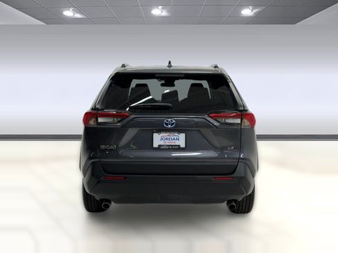 Used 2021 Toyota RAV4 LE AWD/4WD image 8