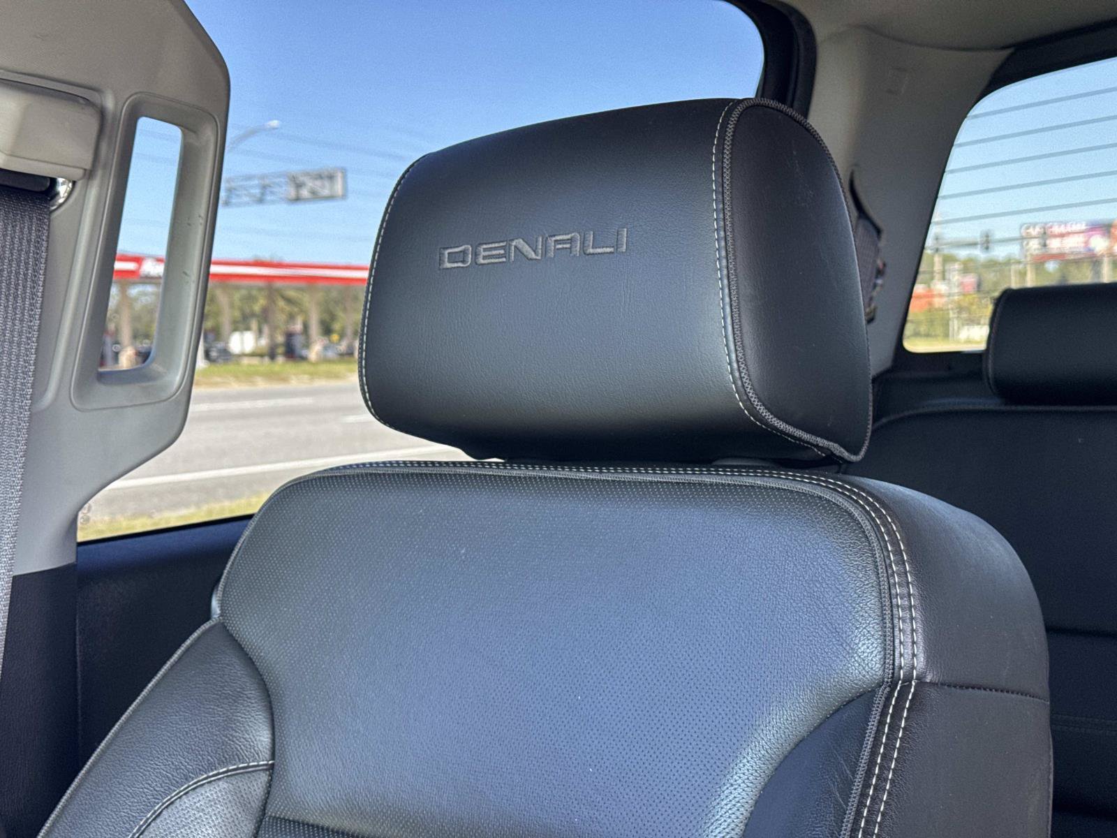 Used 2017 GMC Sierra 2500 Denali w/ Duramax Plus Package AWD/4WD image 22