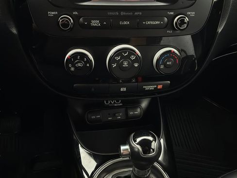 Used 2016 Kia Soul ! FWD image 21
