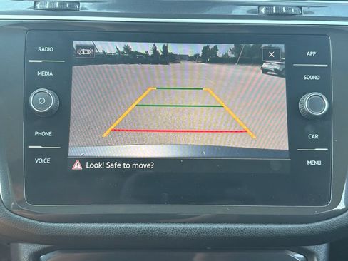 Certified 2023 Volkswagen Tiguan SE FWD image 16
