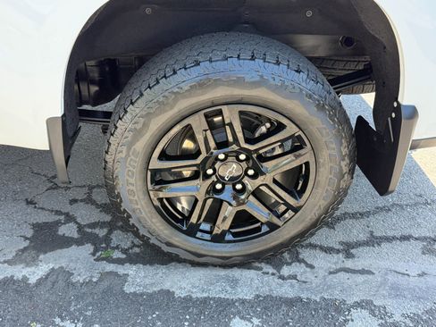 Used 2023 Chevrolet Silverado 1500 RST w/ Convenience Package II AWD/4WD image 9