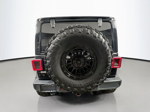 Used 2019 Jeep Wrangler Unlimited Sahara w/ Uconnect 4C Nav & Sound Group AWD/4WD image 6