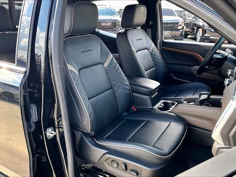 Certified 2023 GMC Canyon Denali w/ Denali Black Edition image 8