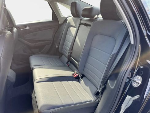 Used 2025 Volkswagen Jetta SE FWD image 11