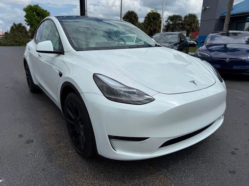 Used 2024 Tesla Model Y Long Range image 3
